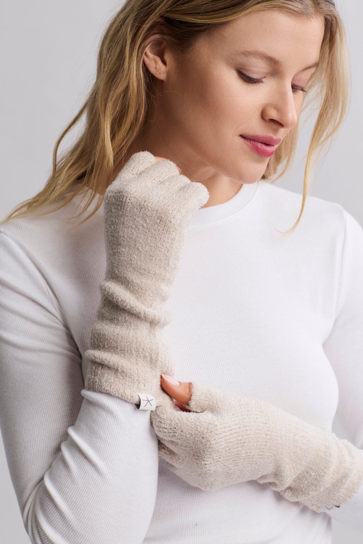 Barefoot Dreams CozyChic Lite® Fingerless Gloves